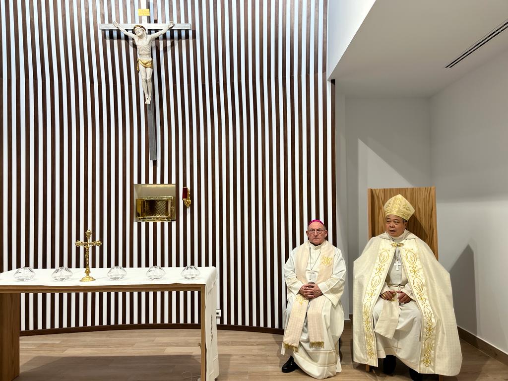 El Nuncio Mons. Bernardito Auza y el obispo de la diócesis de Segorbe-Castellón, Casimiro López Llorente, en la inauguración de la Casa de Acogida.