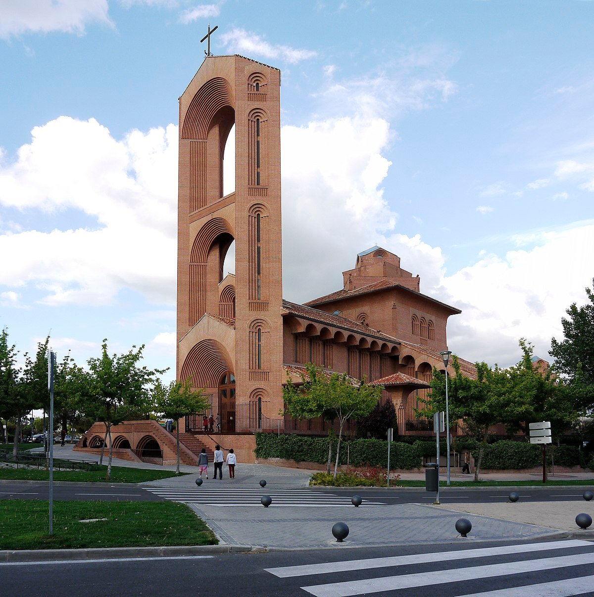 Parroquía Santa María de Caná en Pozuelo de Alarcón. 