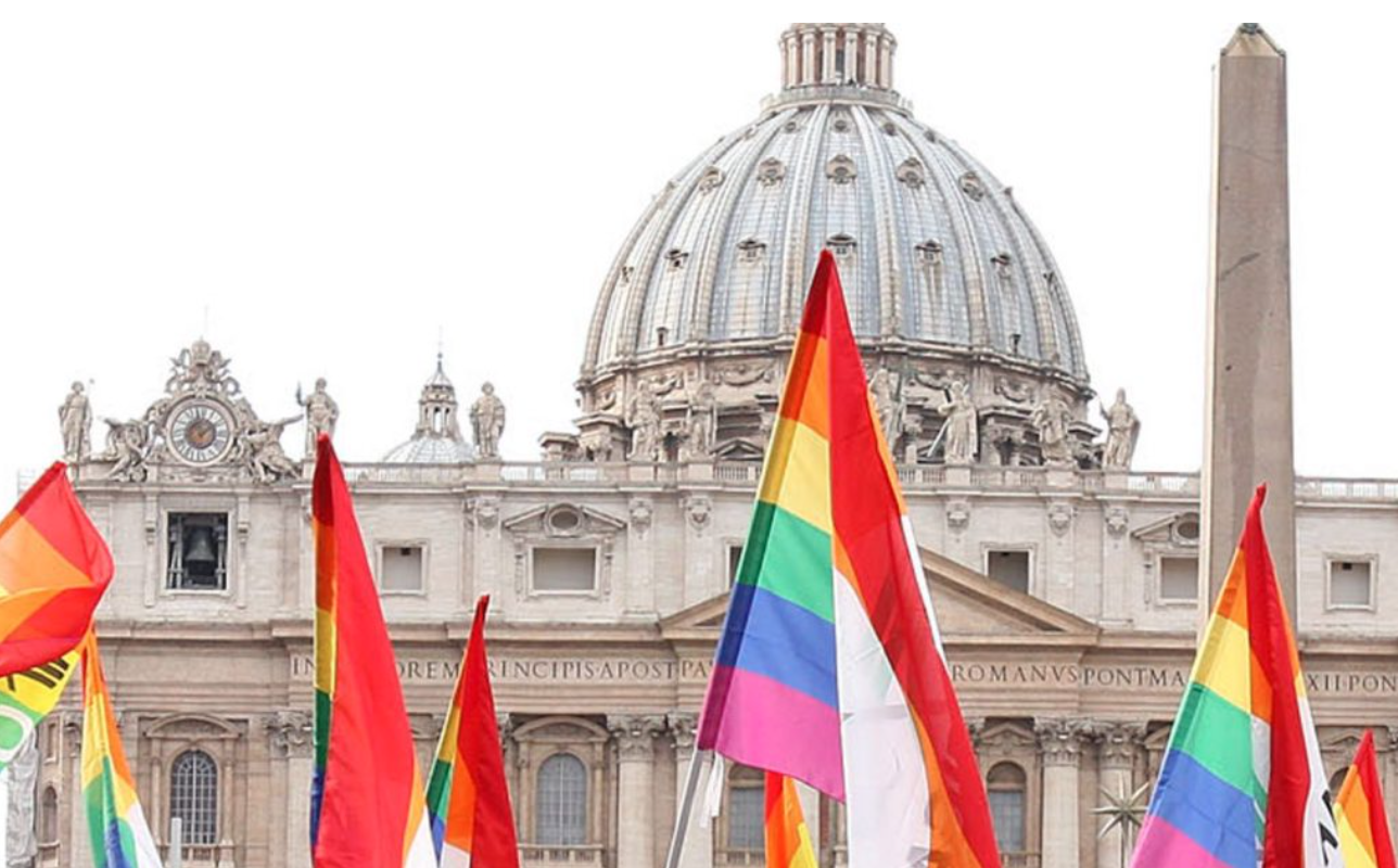 Banderas LGTBI en el Vaticano.