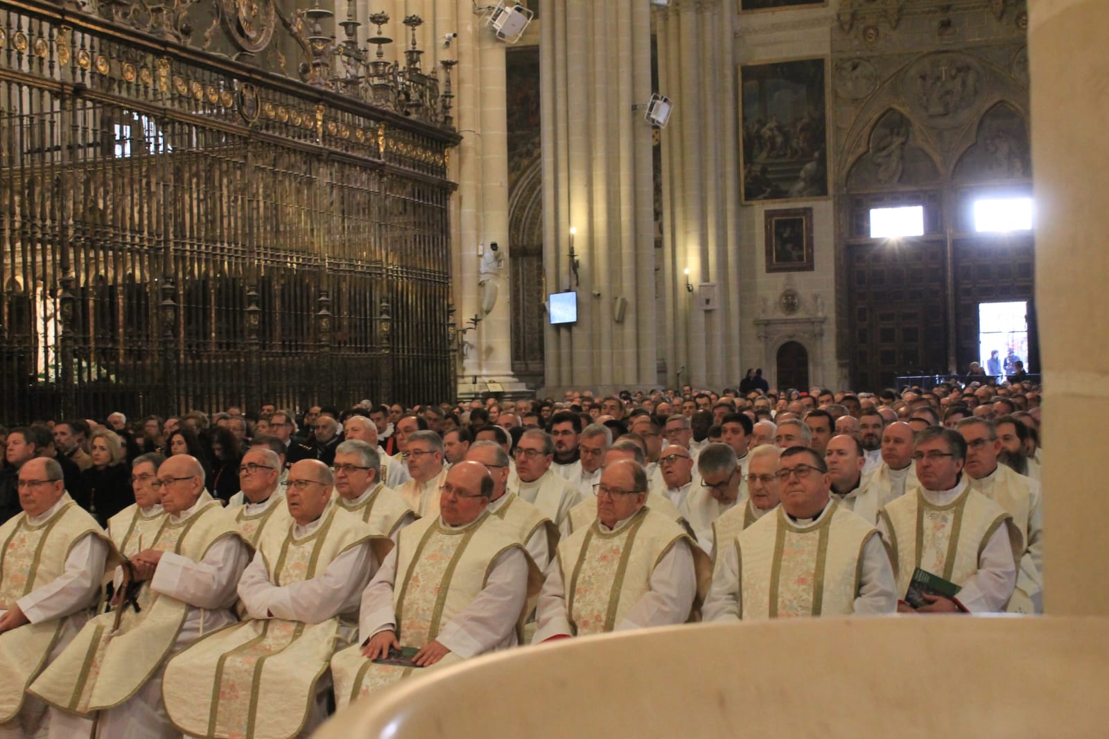 Los 200 sacerdotes que han participado en la fiesta de san Ildelfonso.
