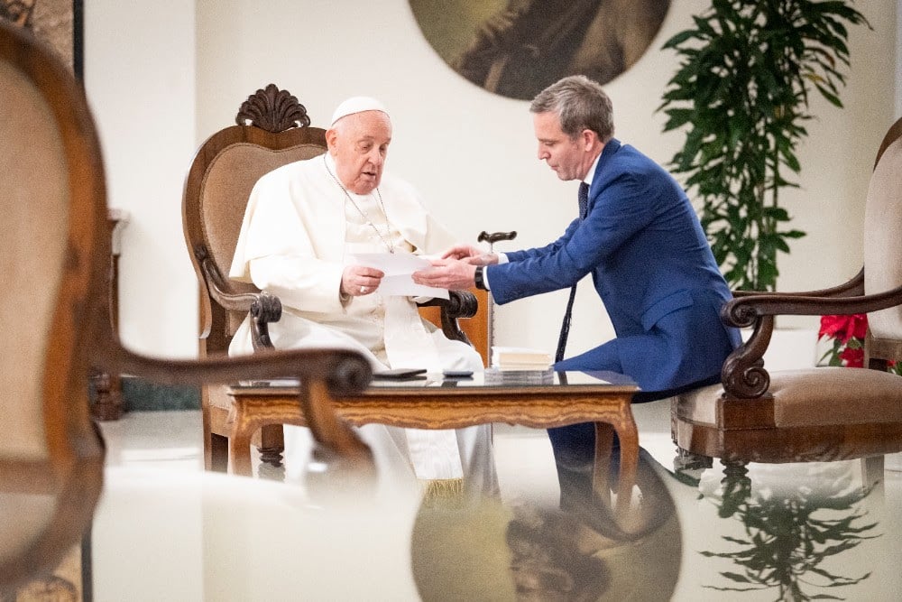 papa Francisco y Javier Martínez-Brocal, en uno de sus largos encuentros, trabajando en este libro. CRISTIAN GENNARI.