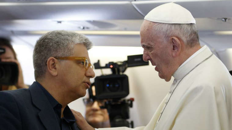 Andrea Tornielli y el Papa Francisco. 