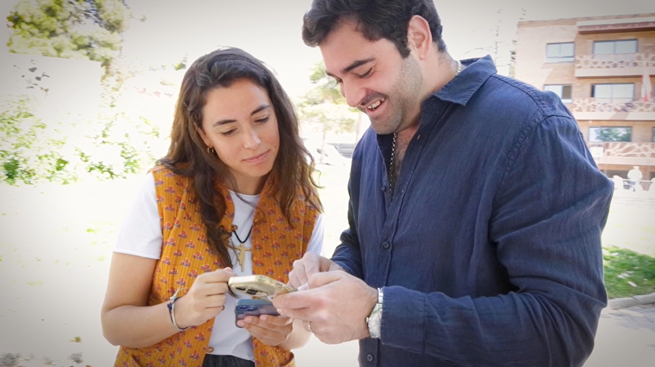 Carlota Valenzuela y Carlos Taracena presentan la app de Supergesto. 